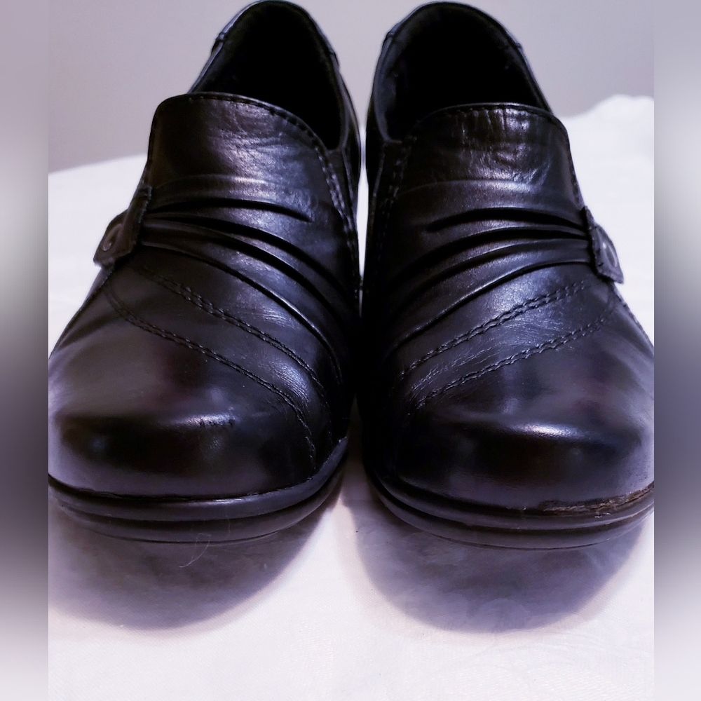 Clarks Collection Black Leather Flats Loafers Button 7M Like New - Picture 4 of 8